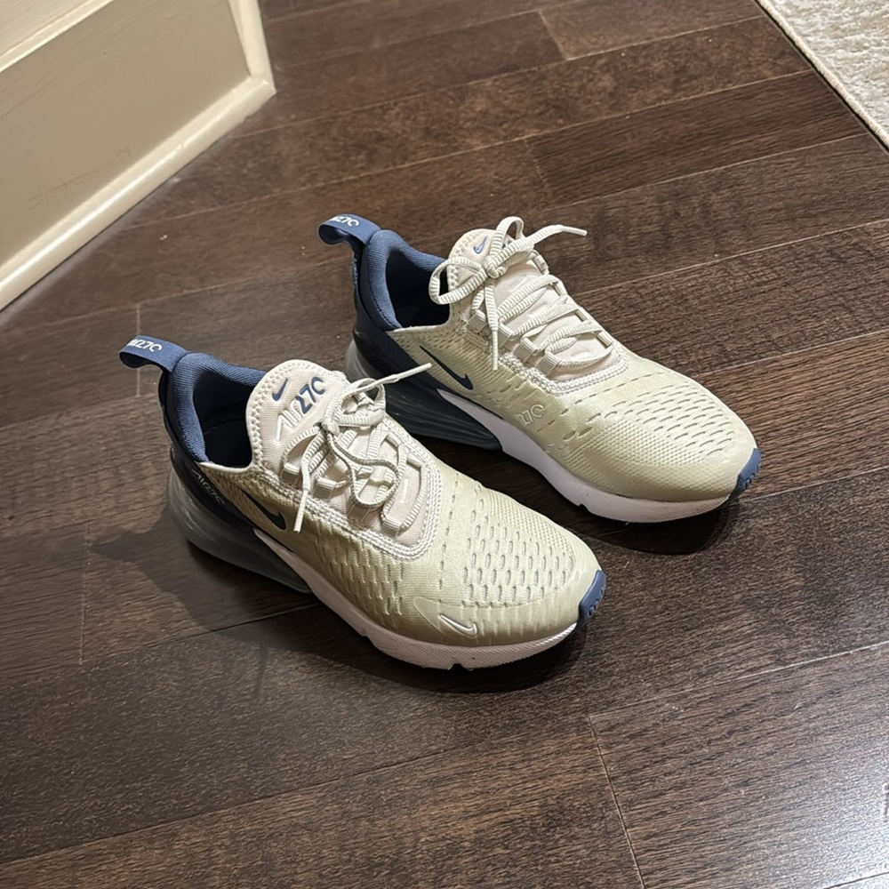 Women’s Nike Air Max 270 
Light Bone / Diffused Blue / White